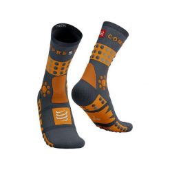 Skarpety trekkingowe Compressport Trekking Socks. Brązowe skarpetki damskie Compressport, bez wzorów. Za 96.99 zł.