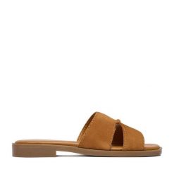 Klapki Lasocki. Brązowe klapki damskie Lasocki, bez wzorów, bez obcasa, bez zapięcia. Za 139.99 zł.