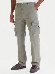 Tommy Jeans Spodnie cargo Otis DM0DM22403 Zielony Regular Fit. Zielone spodnie materiałowe męskie Tommy Jeans, bez wzorów, z bawełny. Za 449.99 zł.