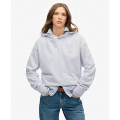 Bluza z kapturem Studios. Niebieskie koszulki sportowe damskie Superdry, bez wzorów, bez ramiączek. W wyprzedaży za 282.45 zł.