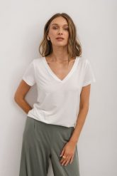 T-SHIRT KLARA MODAL ECRU M - Flawless. T-shirty damskie Flawless, m, bez wzorów, z elastanu, klasyczne, bez kołnierzyka, bez ramiączek. Za 190.00 zł.