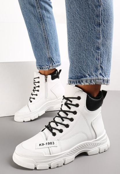 Białe Wiązane Traperki na Grubej Podeszwie Mibraces. Białe trapery damskie Renee, bez zapięcia. Za 94.99 zł.