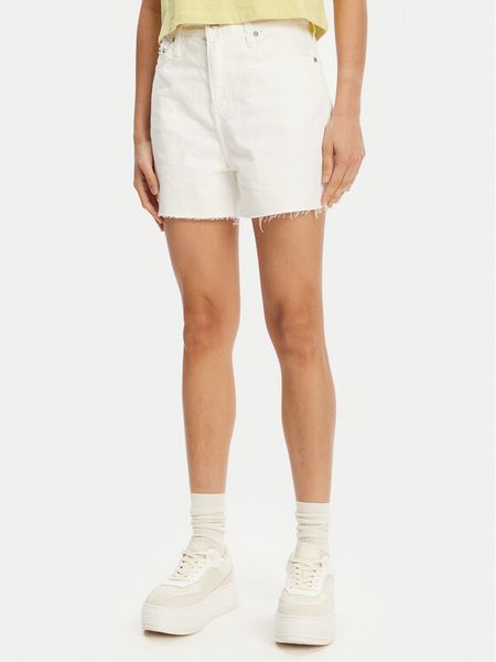 Calvin Klein Jeans Szorty jeansowe J20J225153 Biały Mom Fit. Białe szorty damskie Calvin Klein Jeans, bez wzorów, z bawełny. Za 179.99 zł.