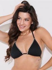 Góra od bikini z dekoracyjnym brzegiem - czarny. Czarne stroje kąpielowe damskie Sinsay, l, bez wzorów. W wyprzedaży za 19.99 zł.