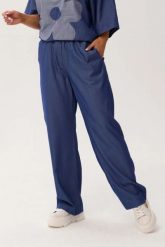 Denimowe spodnie na gumce z kieszeniami OVERSIZE PLUS SIZE XXL WIOSNA LATO. Spodnie materiałowe damskie Moda Size Plus Iwanek, na lato, bez wzorów, z materiału, eleganckie, plus size, krótkie. Za 219.90 zł.