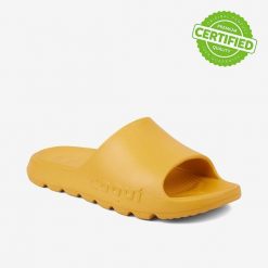 Klapki męskie Coqui Lou. Żółte klapki męskie Coqui, bez wzorów, bez zapięcia. Za 125.99 zł.