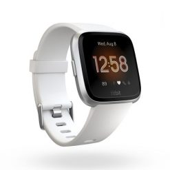 Zegarek sportowy VERSA LITE z pomiarem tętna na nadgarstku biały. Białe zegarki męskie FitBit, z aplikacjami. Za 799.00 zł.