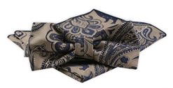 Męska Mucha z Poszetką w Zestawie - Alties - Beżowa z Dużym Orientalnym Wzorem. Brązowe krawaty i muchy Alties, bez wzorów, eleganckie. Za 54.00 zł.