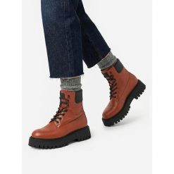 Trzewiki G-Star. Brązowe botki damskie G-Star, bez wzorów, retro, bez obcasa, na płaskiej podeszwie, bez zapięcia. Za 383.99 zł.
