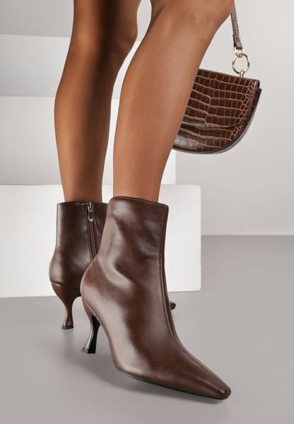 Brązowe Botki Vices na Kaczuszce Fallonea. Brązowe botki damskie Renee, bez wzorów, z jeansu, eleganckie, bez obcasa, na obcasie, bez zapięcia. Za 94.99 zł.