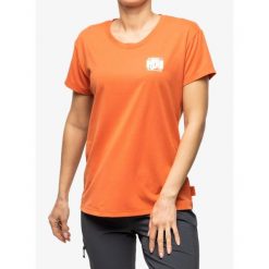 Koszulka damska Helly Hansen Skog Recycled Graph. Brązowe koszulki sportowe damskie Helly Hansen, bez wzorów, bez ramiączek. Za 114.99 zł.