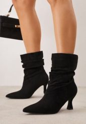 Czarne Drapowane Botki na Geometrycznej Szpilce Carisma. Czarne botki damskie Born2be, bez wzorów, eleganckie, bez obcasa, na obcasie, bez zapięcia. Za 159.99 zł.