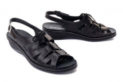 SUAVE 711041-1 black, sandały profilaktyczne damskie. Czarne sandały damskie Suave, bez wzorów, bez obcasa, na koturnie, bez zapięcia. Za 224.94 zł.