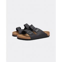 Klapki męskie Birkenstock Arizona. Czarne klapki męskie Birkenstock, bez wzorów, z materiału, bez zapięcia. Za 399.00 zł.