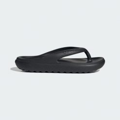 KLAPKI ADILETTE LUMIA. Czarne klapki damskie Adidas, bez wzorów, z dresówki, bez zapięcia. Za 119.00 zł.