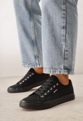 Czarne Klasyczne Trampki w Minimalistycznym Stylu Aroadella. Czarne trampki i tenisówki damskie Born2be, bez wzorów, z jeansu, bez zapięcia. Za 99.99 zł.