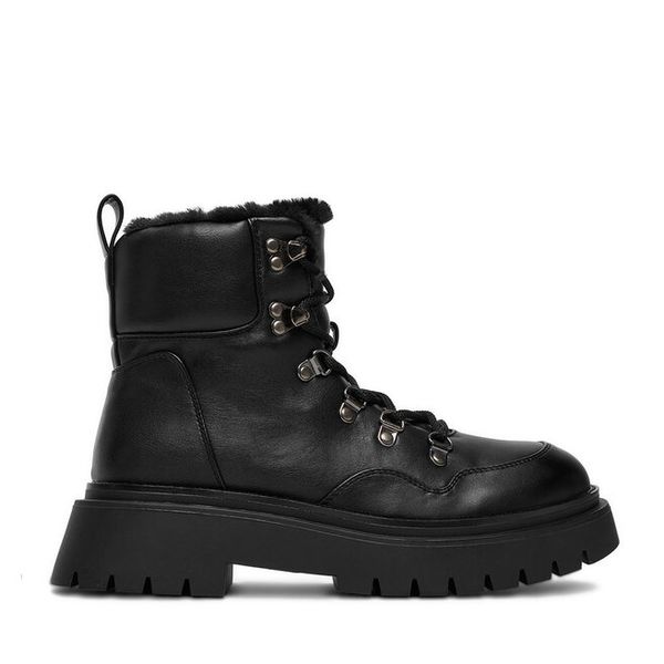 Trzewiki DeeZee. Czarne botki damskie DeeZee, bez wzorów, bez obcasa, na płaskiej podeszwie, bez zapięcia. Za 229.99 zł.