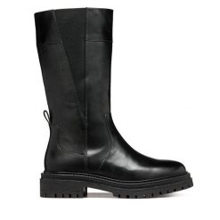 Kozaki Geox. Czarne kozaki damskie Geox, bez wzorów, bez obcasa, na płaskiej podeszwie, bez zapięcia. Za 579.99 zł.