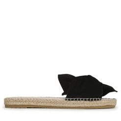 Klapki Manebi. Czarne klapki damskie Manebi, bez wzorów, bez obcasa, bez zapięcia. Za 345.99 zł.
