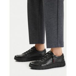 Półbuty Go Soft. Czarne półbuty damskie GO SOFT, bez wzorów, bez obcasa, na płaskiej podeszwie, bez zapięcia. Za 219.99 zł.