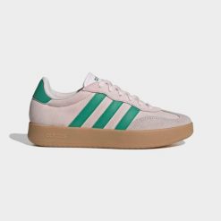 Sneakersy damskie ADIDAS Barreda. Czerwone obuwie sportowe damskie Adidas, bez wzorów, z kauczuku, bez zapięcia. Za 289.99 zł.