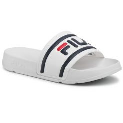 Klapki Fila. Białe klapki damskie Fila, bez wzorów, sportowe, bez obcasa, bez zapięcia. Za 109.99 zł.