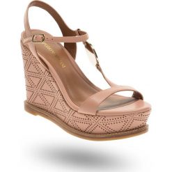 SANDAŁY NA KOTURNIE Emporio Armani. Brązowe sandały damskie Emporio Armani, z aplikacjami, ze skóry, bez obcasa, na koturnie, bez zapięcia. Za 725.40 zł.