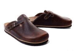 DR. BRINKMANN 600425-2 braun, klapki profilatyczne męskie. Brązowe klapki męskie Dr. Brinkmann, bez wzorów, ze skóry, bez zapięcia. Za 309.90 zł.