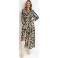 Zielono-Czarna Sukienka Kopertowa z Gumką w Talii Moshei. Zielone sukienki damskie Born2be, l, bez wzorów, z materiału, boho, bez kołnierzyka, bez ramiączek, maxi, kopertowe. Za 64.99 zł.