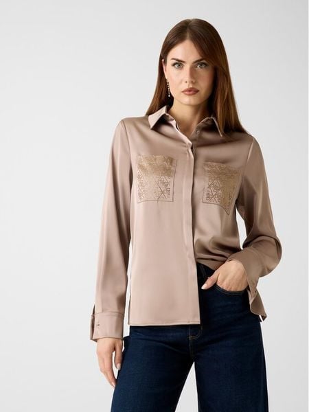 Guess Koszula W5RH40 WFQC2 Brązowy Regular Fit. Brązowe koszule damskie Guess, l, z aplikacjami, z syntetyku, bez kołnierzyka, bez ramiączek. Za 297.99 zł.