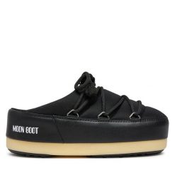 Klapki Moon Boot. Czarne klapki damskie Moon Boot, bez wzorów, bez obcasa, bez zapięcia. Za 499.99 zł.
