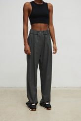 Eleganckie spodnie z zakładkami w kolorze GRAPHITE - DERRY-L/XL. Szare spodnie materiałowe damskie Marsala, bez wzorów, z elastanu, eleganckie. Za 499.90 zł.