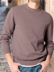 Sweter z okrągłym dekoltem - różowy. Czerwone swetry męskie Sinsay, l, bez wzorów, bez kołnierzyka, bez ramiączek. Za 45.99 zł.