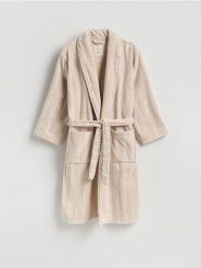 Bawełniany szlafrok - brązowy. Brązowe szlafroki damskie Reserved, l, bez wzorów, z bawełny, bez ramiączek, bez kaptura. Za 159.99 zł.