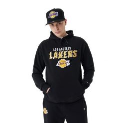 Bluza męska New Era Team Script OS Hoody Los Angeles Lakers. Czarne bluzy męskie New Era, l, bez wzorów, casualowe, bez ramiączek, bez kaptura. Za 249.99 zł.