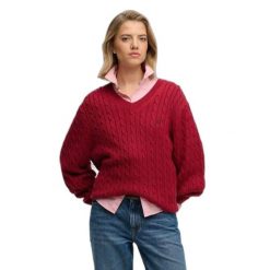 Damski oversize sweter z dekoltem w kształcie V Superdry. Brązowe swetry nierozpinane damskie Superdry, na zimę, bez wzorów, eleganckie, bez kołnierzyka, bez ramiączek. Za 284.00 zł.