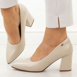 Beżowe czółenka damskie Potocki 41314. Brązowe czółenka damskie POTOCKI, na jesień, bez wzorów, ze skóry, eleganckie, bez obcasa, na słupku, bez zapięcia. Za 199.00 zł.