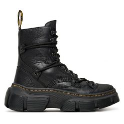 Trzewiki Dr. Martens. Czarne botki damskie Dr. Martens, bez wzorów, bez obcasa, na płaskiej podeszwie, bez zapięcia. Za 649.99 zł.