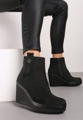 Czarne Casualowe Botki na Koturnie Wykończone z Boku Brokatem Naviselle. Czarne botki damskie Renee, bez wzorów, z jeansu, eleganckie, bez obcasa, na koturnie, bez zapięcia. Za 149.99 zł.