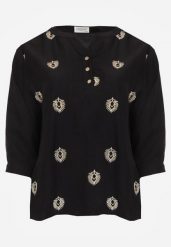 Czarna Wiskozowa Koszula Boho z Haftem i Podpinanymi Rękawami 3/4 Cheridenah. Czarne koszule damskie Born2be, plus size, bez wzorów, z wiskozy, boho, bez kołnierzyka, bez ramiączek. Za 69.99 zł.