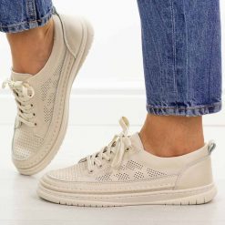 Beżowe skórzane półbuty damskie Cambell 13302. Brązowe półbuty damskie Cambell, na jesień, w ażurowe wzory, z jeansu, casualowe, bez obcasa, na płaskiej podeszwie, bez zapięcia. Za 219.00 zł.