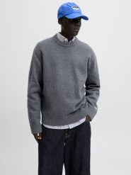 Jack & Jones sweter z dzianiny Mężczyźni szary, S. Szare swetry męskie Jack & Jones, m, bez wzorów, z dzianiny, bez kołnierzyka, bez ramiączek. Za 249.95 zł.