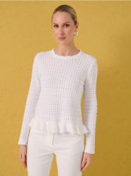 Ażurowy sweter z ozdobną falbanką - kremowy. Białe swetry nierozpinane damskie Sinsay, l, w ażurowe wzory, bez kołnierzyka, bez ramiączek. Za 49.99 zł.