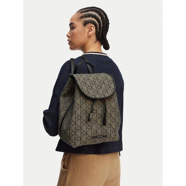 Plecak Calvin Klein. Brązowe plecaki damskie Calvin Klein, bez wzorów. Za 649.99 zł.