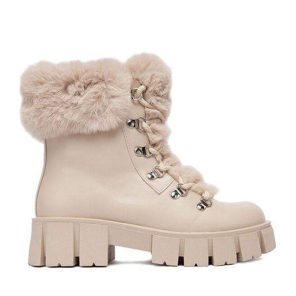 Trzewiki DeeZee. Botki damskie DeeZee, bez wzorów, bez obcasa, na płaskiej podeszwie, bez zapięcia. Za 149.99 zł.