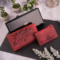 Zestaw prezentowy dla niej portfel damski skórzany T-05-RD i etui T-51-RD. Portfele damskie Paolo Peruzzi. Za 178.53 zł.