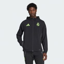 Kurtka podróżna Real Madryt Tiro 25 Pro Vis Tech. Czarne kurtki męskie Adidas, l, bez wzorów, z dresówki, sportowe, bez kaptura. Za 479.00 zł.