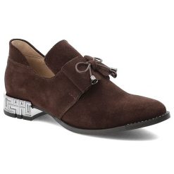 Czekoladowe Półbuty Armodo Eleganckie Damskie Obuwie Welurowe. Brązowe półbuty damskie Armodo, bez wzorów, z weluru, biznesowe, bez obcasa, na obcasie, bez zapięcia. Za 356.99 zł.