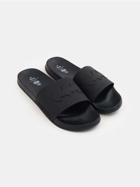 Klapki Batman - czarny. Czarne klapki męskie Sinsay, bez wzorów, bez zapięcia. Za 39.99 zł.