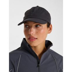 Czapka z daszkiem Hummel Pulse. Czarne czapki damskie Hummel, bez wzorów, sportowe. Za 171.00 zł.